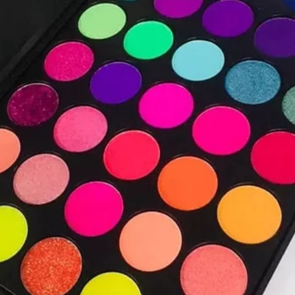 Dreamland Palette - Picture 2 of 6